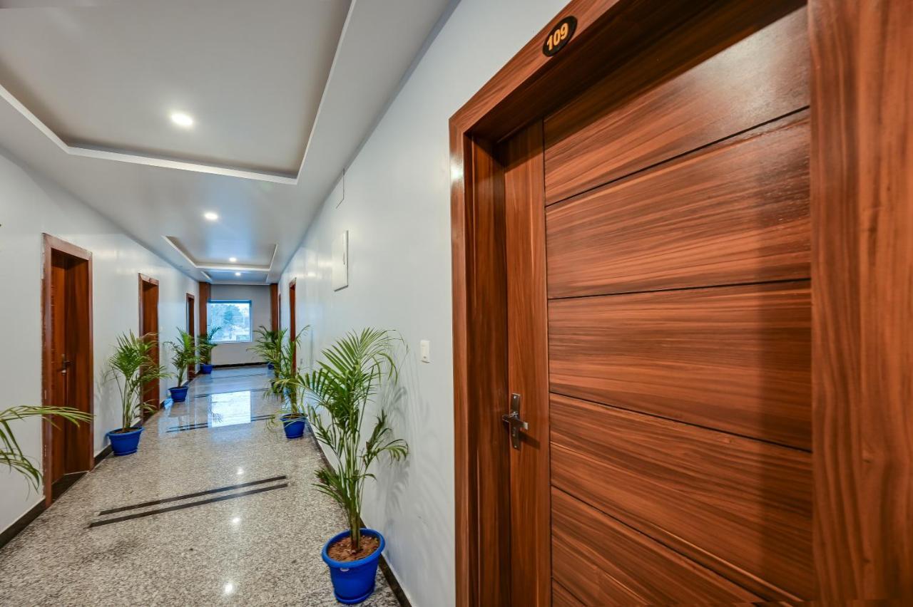 Hotel Sj Pride Bhubaneswar Exteriör bild