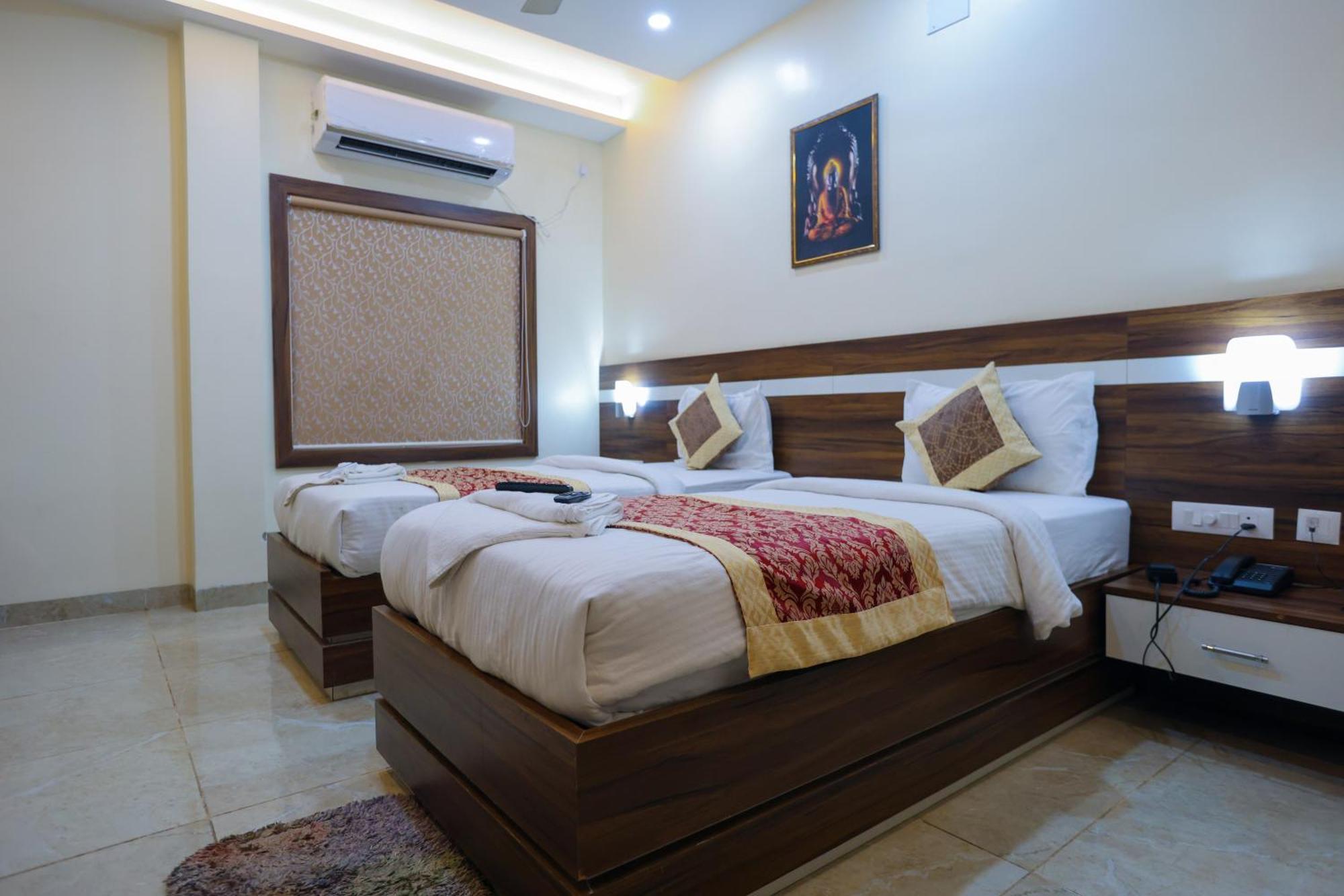 Hotel Sj Pride Bhubaneswar Exteriör bild