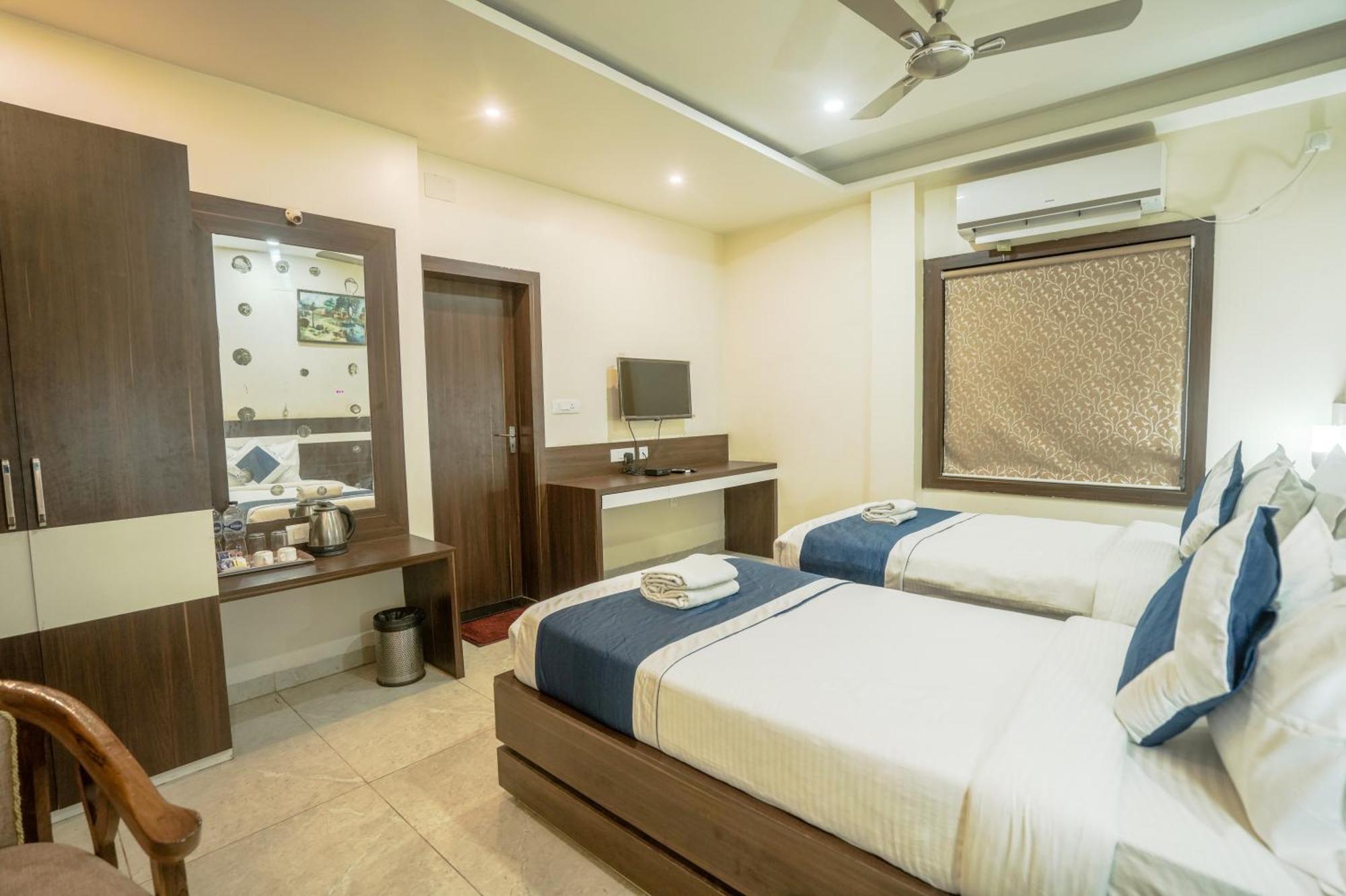 Hotel Sj Pride Bhubaneswar Exteriör bild