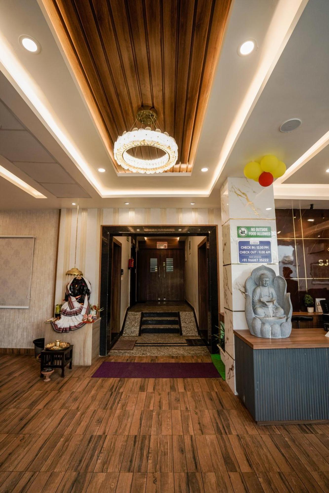 Hotel Sj Pride Bhubaneswar Exteriör bild