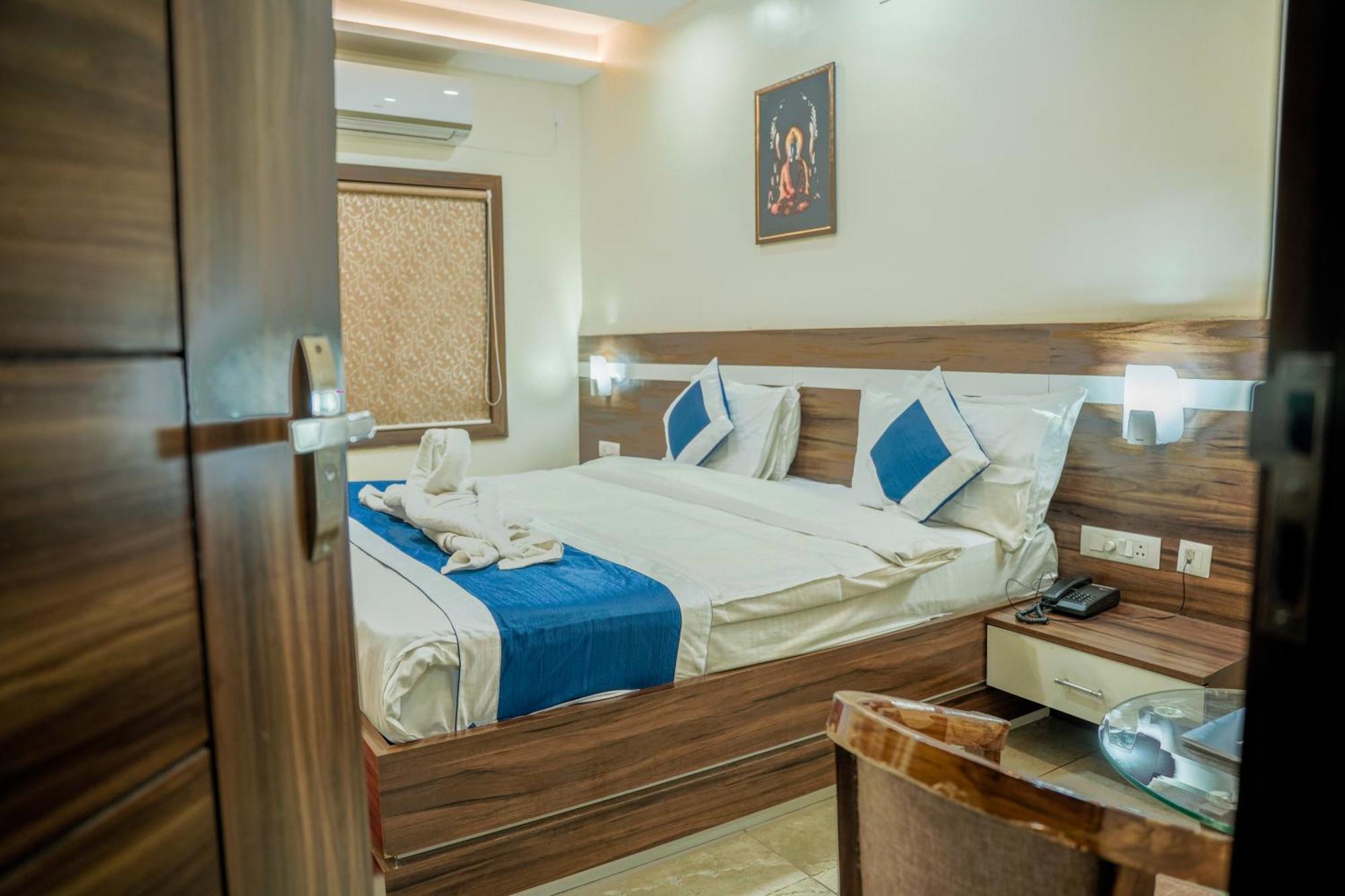 Hotel Sj Pride Bhubaneswar Exteriör bild