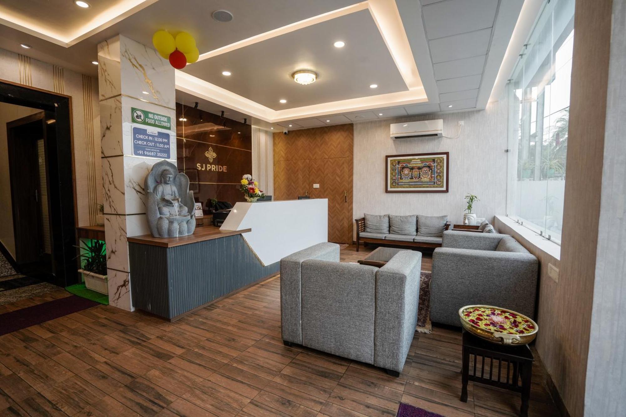 Hotel Sj Pride Bhubaneswar Exteriör bild